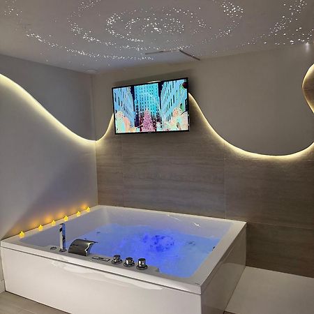 Spa Privatif - Love Room Luxe - Proche Disney Marles-en-Brie المظهر الخارجي الصورة